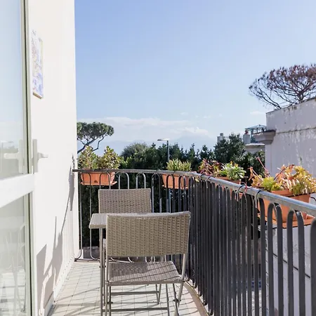 Una Bomboniera A Posillipo Apartment